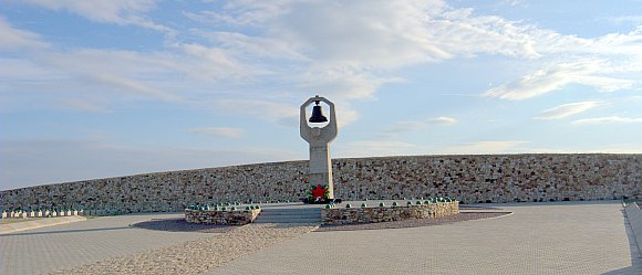 Мемориал советским солдатам в районе бывшего села Россошки.