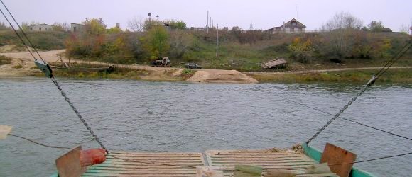 Паромная (канатная) переправа через реку Дон.
Станица Новогригорьевская